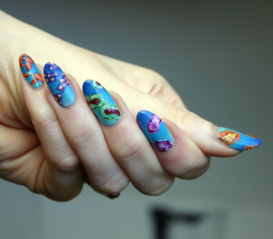 tiny-pictures-on-nails-nail-art