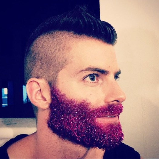 Men Are Covering Their Beards In Glitter Just In Time For The Holidays (17 Pics)