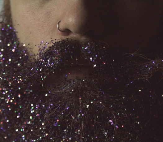 Men Are Covering Their Beards In Glitter Just In Time For The Holidays (17 Pics)