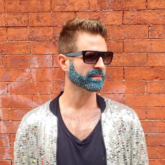 Men Are Covering Their Beards In Glitter Just In Time For The Holidays (17 Pics)