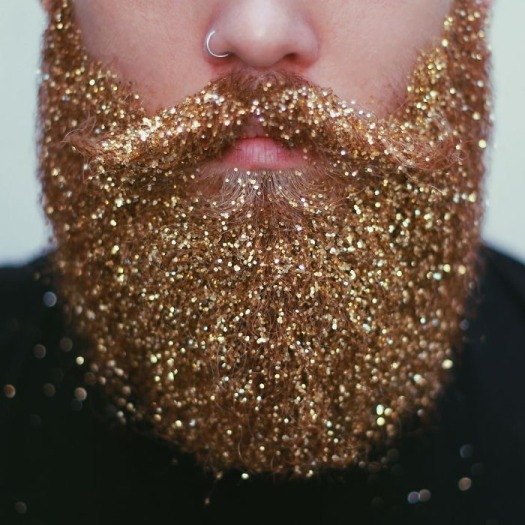 Men Are Covering Their Beards In Glitter Just In Time For The Holidays (17 Pics)