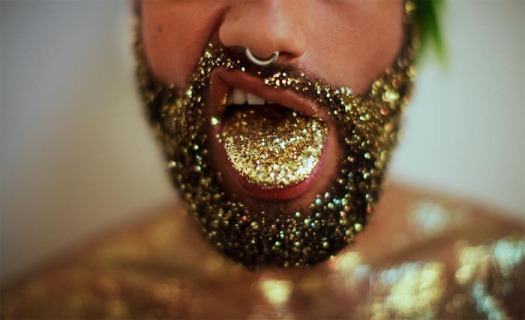 Men Are Covering Their Beards In Glitter Just In Time For The Holidays (17 Pics)