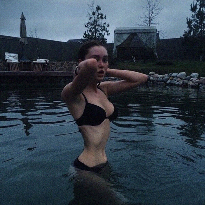 Had This Saved As Inspiration To Lose Weight When Struggling With An Eating Disorder. Now, I Can’t Believe I Never Noticed The Water Bending Around Her Waist