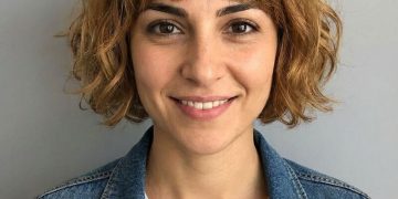 Chic fluffy blonde bob with textured layers boutique shopping 2026