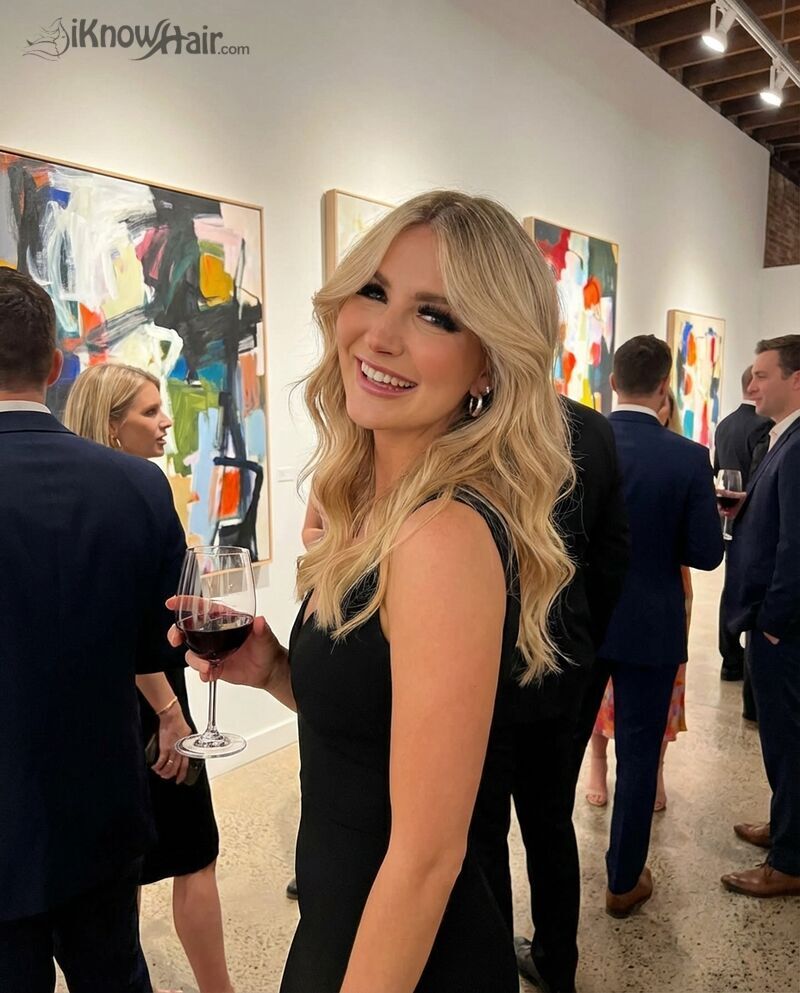 Voluminous blonde waves face framing art gallery 2026