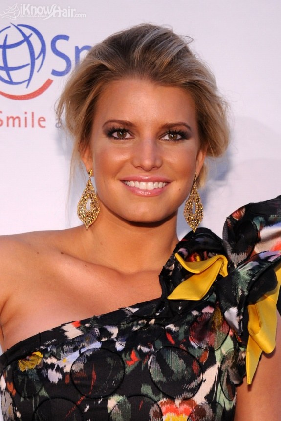 Jessica Simpson attends the 2010 Operation Smile annual gala at Cipriani